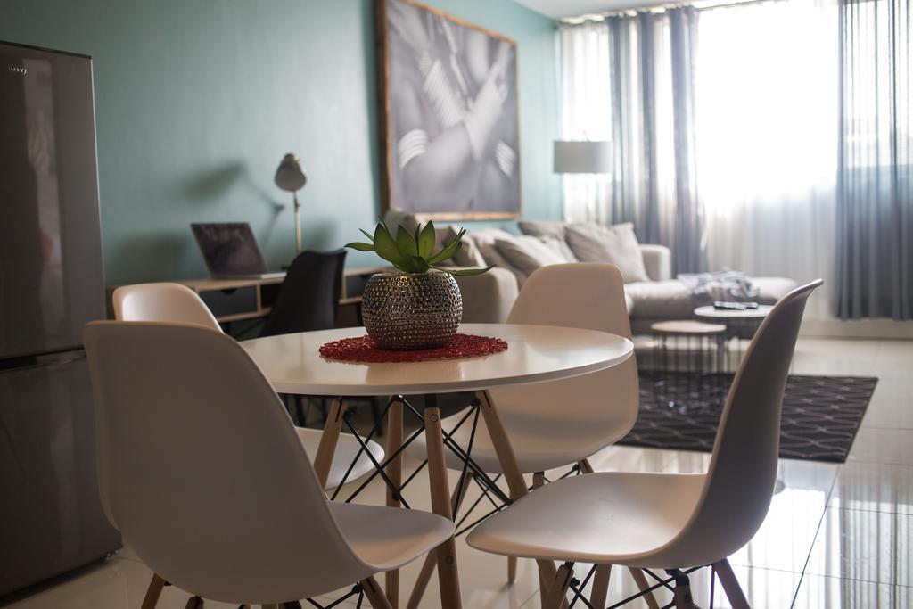 ווינדהוק Apartment 64 At 77 On Independence Ave מראה חיצוני תמונה