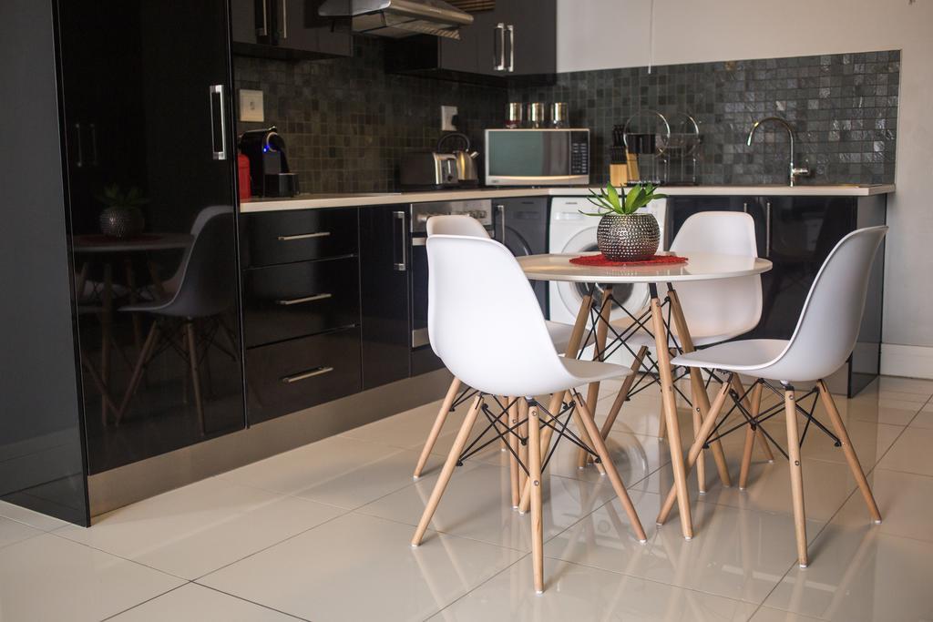 ווינדהוק Apartment 64 At 77 On Independence Ave מראה חיצוני תמונה
