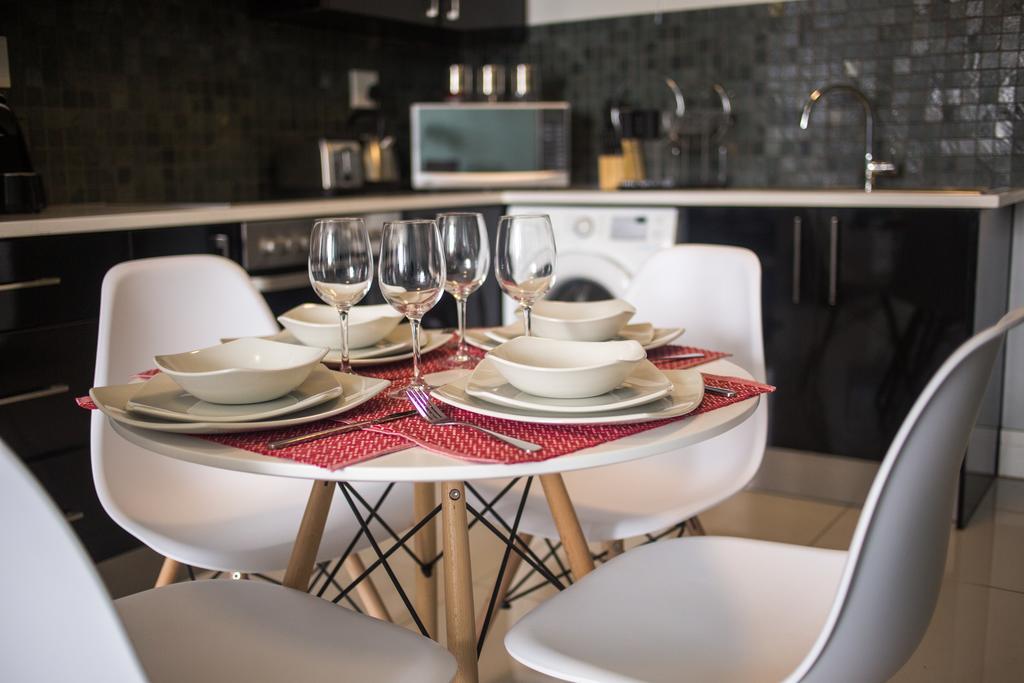 ווינדהוק Apartment 64 At 77 On Independence Ave מראה חיצוני תמונה
