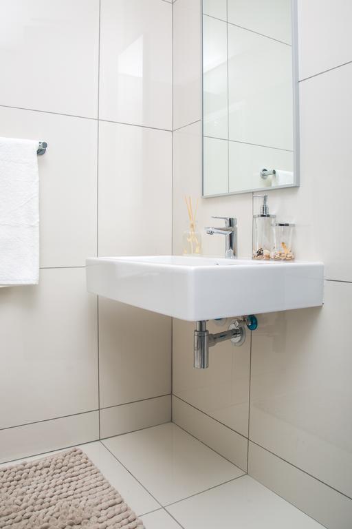 ווינדהוק Apartment 64 At 77 On Independence Ave מראה חיצוני תמונה