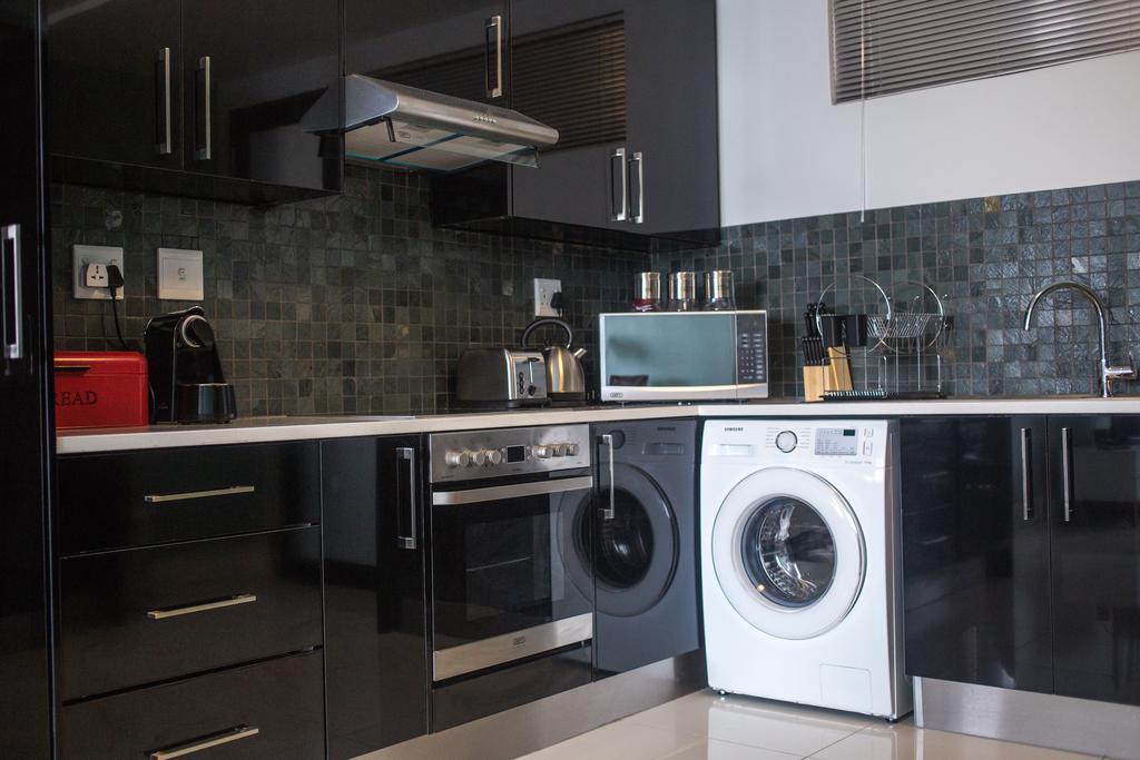 ווינדהוק Apartment 64 At 77 On Independence Ave מראה חיצוני תמונה