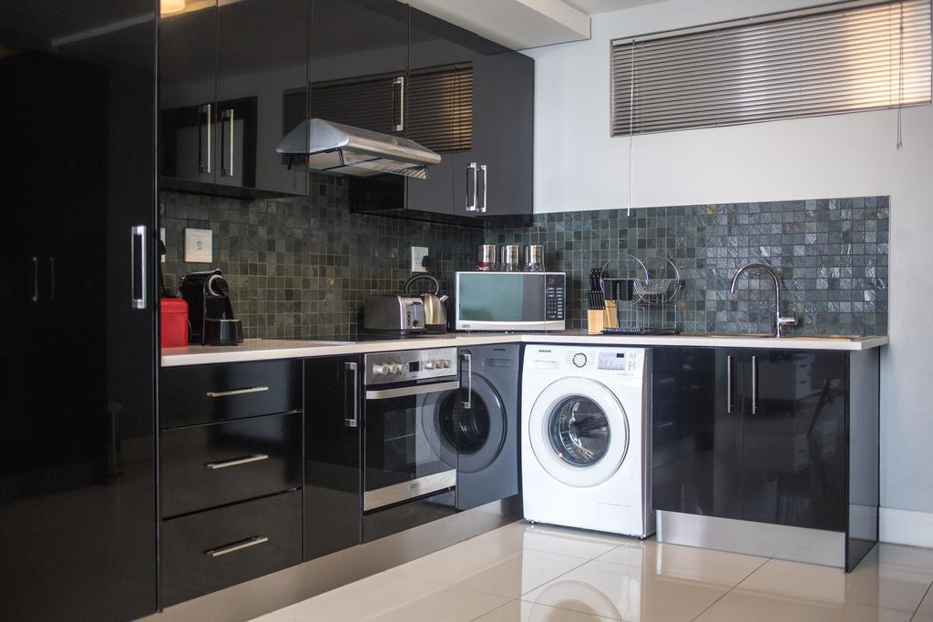 ווינדהוק Apartment 64 At 77 On Independence Ave מראה חיצוני תמונה