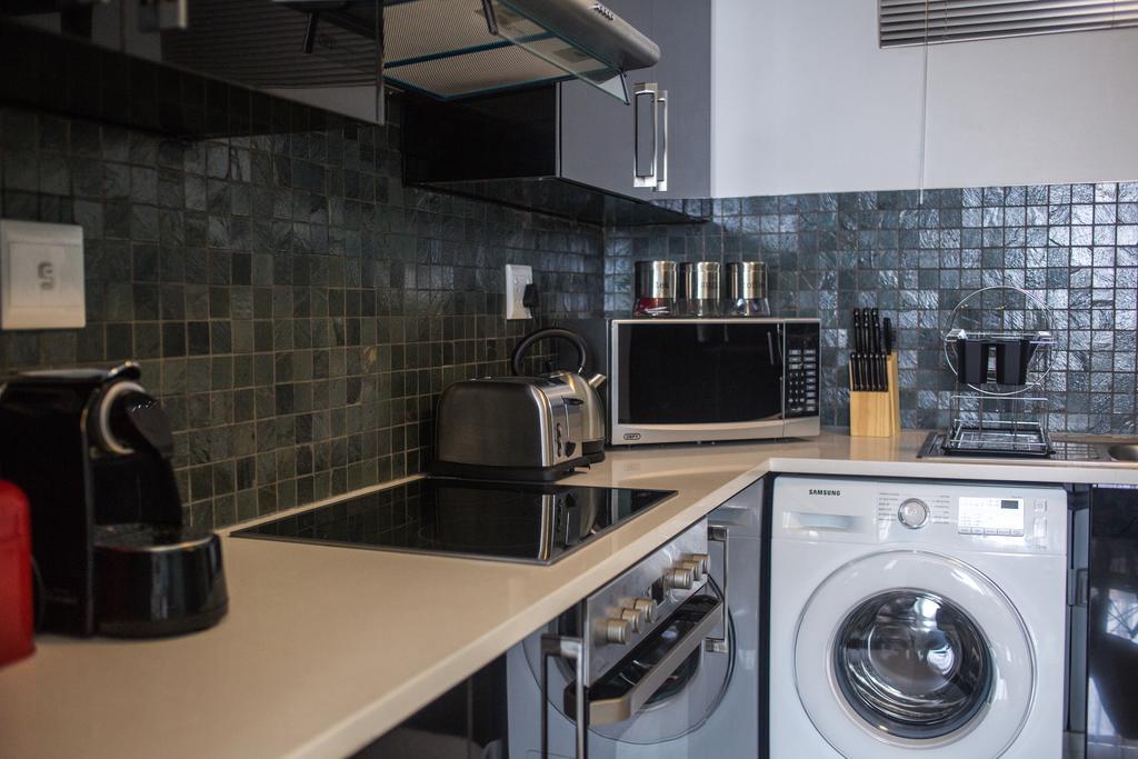 ווינדהוק Apartment 64 At 77 On Independence Ave מראה חיצוני תמונה